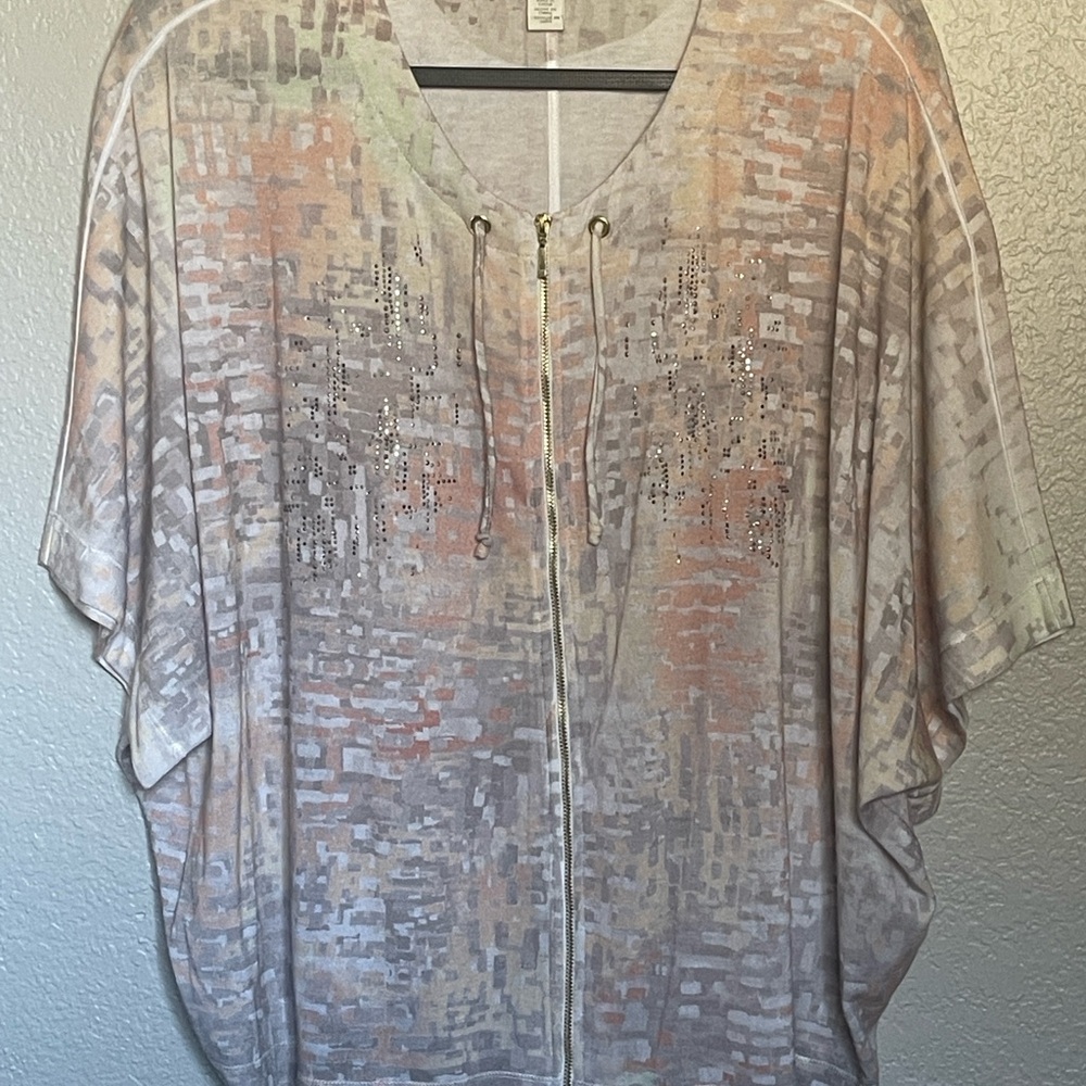 Chico's Zenergy Lightweight Zip-Front Dolman Top in Pastel Neutral Print